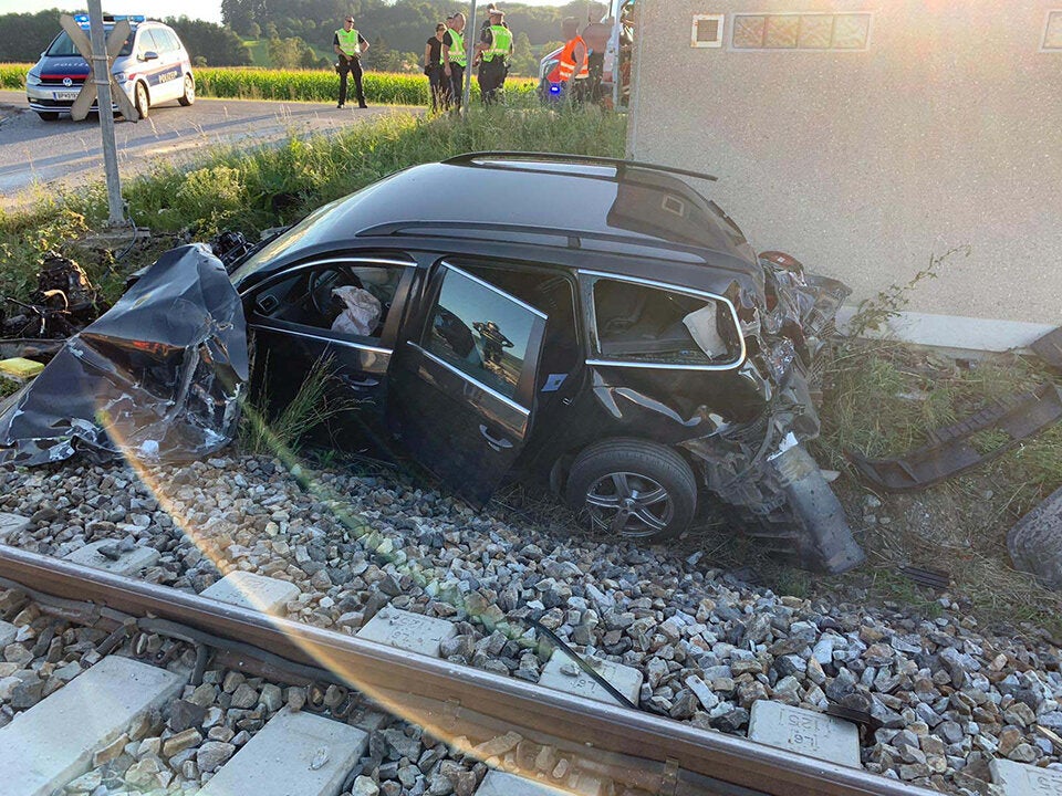 Horror-Crash in Niederösterreich: Zug erfasste Pkw