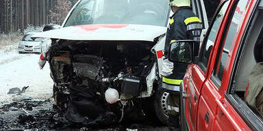 Crash mit Rettungsauto: 5 Verletzte