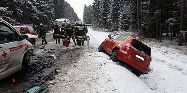 Crash mit Rettungsauto: 5 Verletzte