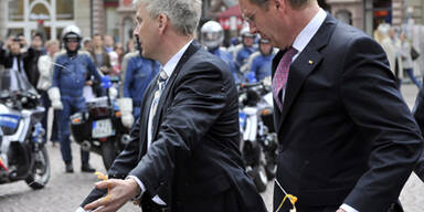 Bundespr&auml;sident Wulff mit Eiern beworfen