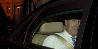 Wulff sagt Rücktritt im TV ab