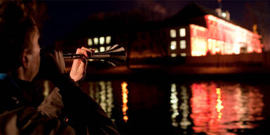 Vuvuzela-Wirbel bei Wulff-Abschied 