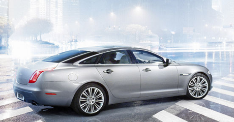 Der neue Jaguar XJ auf Beutejagd