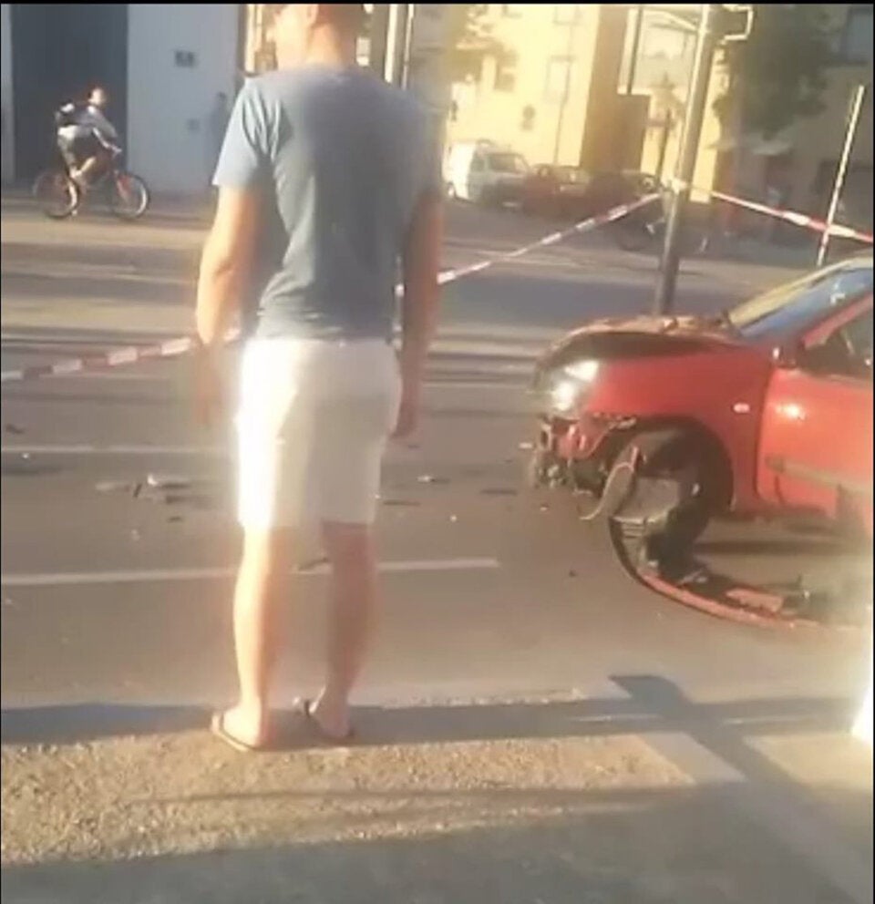 Polizeiwagen crasht bei Einsatzfahrt frontal mit Pkw