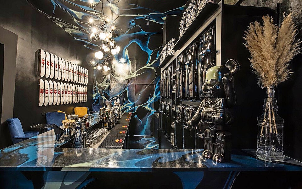 1. Blick auf Martin Hos Tagesbar Ypsilon in der City