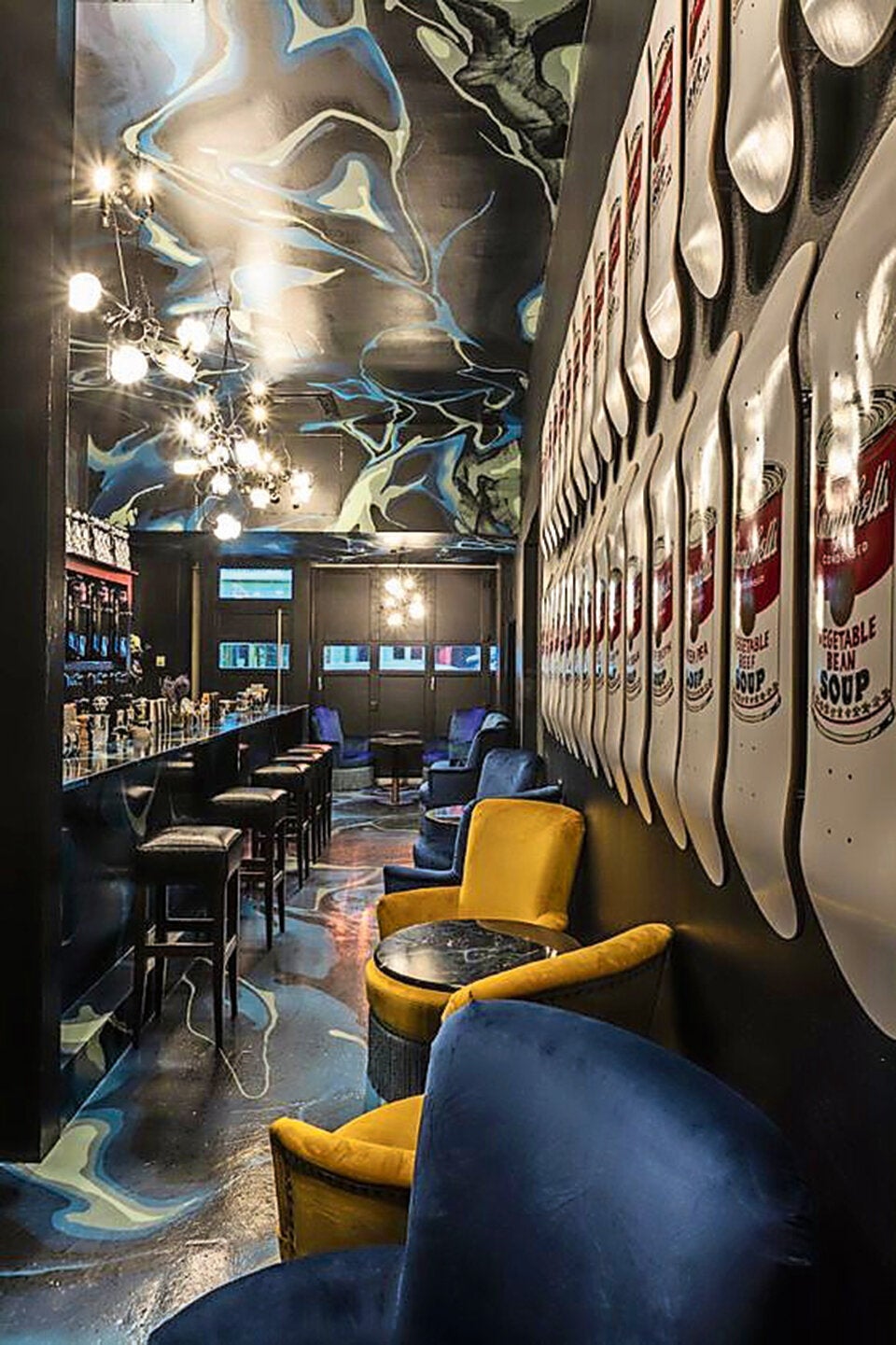 1. Blick auf Martin Hos Tagesbar Ypsilon in der City