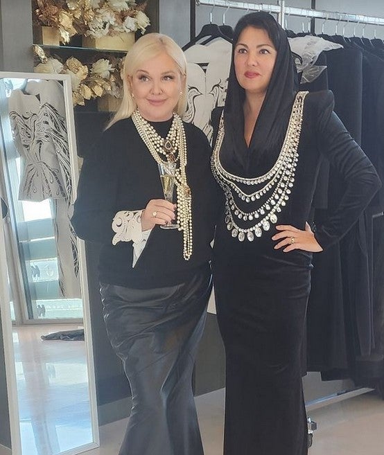 Netrebko in Paris mit Nippel-Blitzer