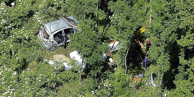 Pkw stürzte nach Überschlag 150 Meter in Tiefe: Vier Tote