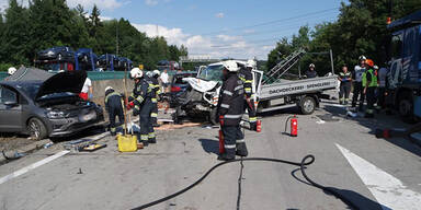Karambolage auf A2 - Lkw kollifiert mit mehreren Pkws