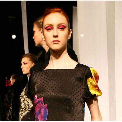 Herbsttrend roter Lidschaten