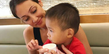 Influencerin gab Adoptivsohn weg: Beamte suchen das Kind