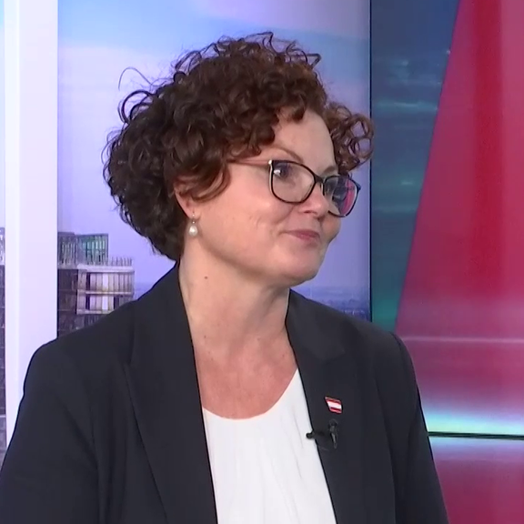 1 Jahr Regierung: STS Elisabeth Zehetner im Interview | FELLNER! LIVE