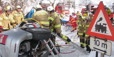 Pinzgaubahn kollidiert mit PKW