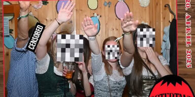 Hitlergru&szlig; von vier Jugendlichen durch Fotobox aufgenommen