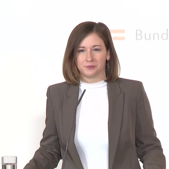 Claudia Plakolm präsentiert die aktuelle Zivildienstbilanz