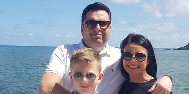 Frau stirbt in den Armen ihres Mannes