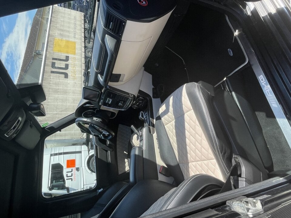 Luxuswagen-Schmuggler liefert sich Verfolgungsjagd mit Zoll