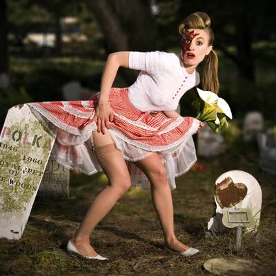 Makabre Beautys: My Zombie Pin-up Calendar