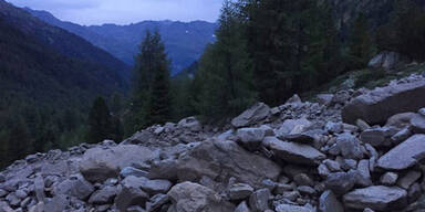 Sieben Personen nach Murenabgang eingeschlossen