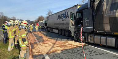 Crash mit vier Lkw auf der A12