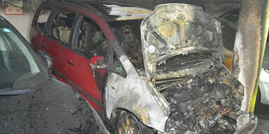 Gaffer behindern Feuerwehr-Einsatz bei Auto-Brand