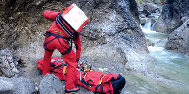 Wunder: Bub &uuml;berlebt 33-Meter-Absturz