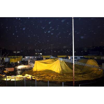 23:55 Zirkuszelt stürzt ein