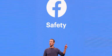 Zuckerbergs Macht ger&auml;t ins Wanken