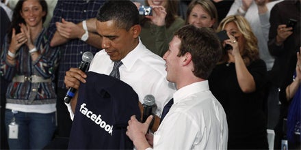 Zuckerberg schenkt Obama Shirt