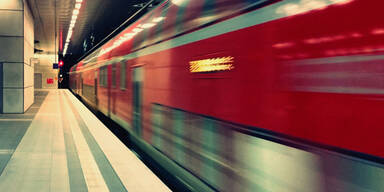 Horror-Unfall: Zug crasht in Mädchen (16) - tot