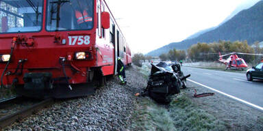 Bub (4) lebend aus diesem Wrack gerettet