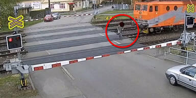 Video: Mann von Schnellzug gestreift 