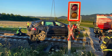 Horror-Crash in Nieder&ouml;sterreich: Zug erfasste Pkw