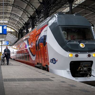 Von B nach A: Der Zug anlässlich der Thronübergabe.