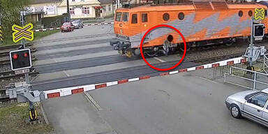 Video: Mann von Schnellzug gestreift 