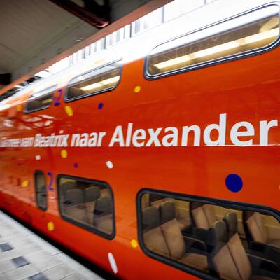 Von B nach A: Der Zug anlässlich der Thronübergabe.