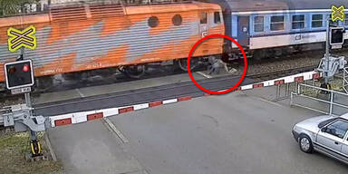 Video: Mann von Schnellzug gestreift 