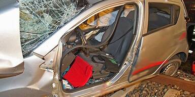 Autolenkerin stirbt bei Zug-Crash