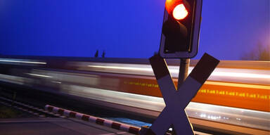 Zug t&ouml;tet 16-J&auml;hrigen: Freunde liefen davon