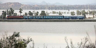 Baby fiel durch Zugtoilette auf Gleise