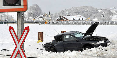 Zug Auto Unfall