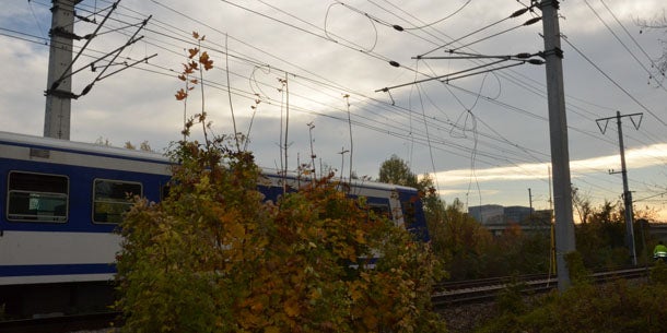 Oberleitung gerissen - Zug-Chaos in Wien