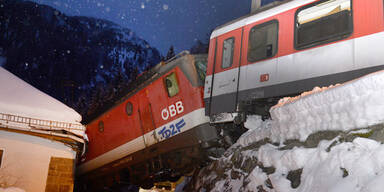 Lok entgleist: Drei Verletzte bei Zug-Crash 