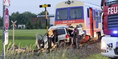 Zug rammt Auto: 5 Tote, 3 Schwerverletzte