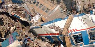 Doch weniger Tote bei Zugsunglück in Pakistan