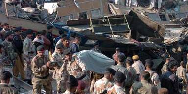 Doch weniger Tote bei Zugsunglück in Pakistan