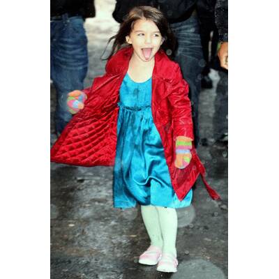 Suri Cruise hat Spaß mit Schneeflocken