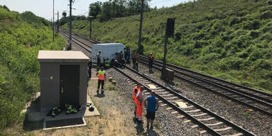 Wilde Schlepperjagd endet auf Zuggleisen