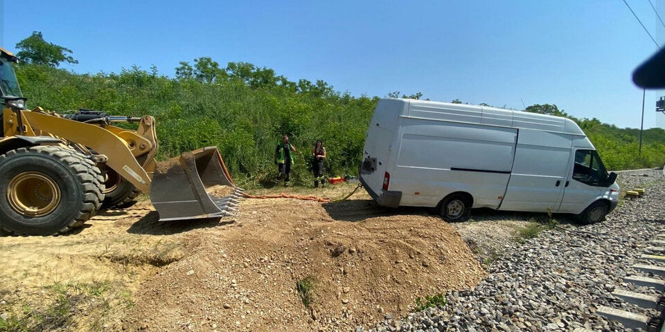 Wilde Schlepperjagd endet auf Zuggleisen