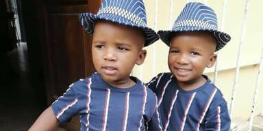 Zwillinge (2) ertrinken gemeinsam im Pool